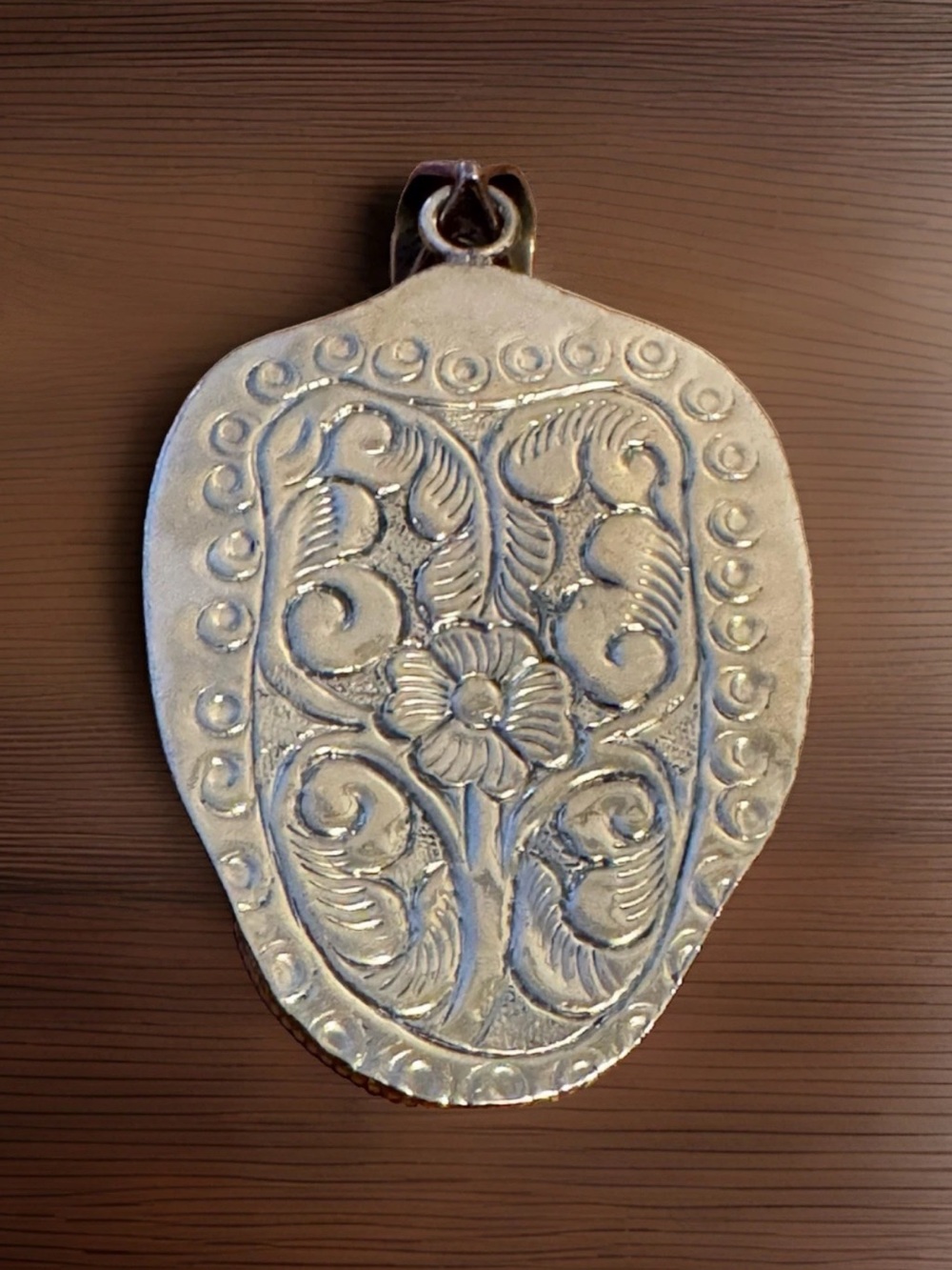 Handcrafted Bone Pendant,Bear Face Art,Floral Carving,Turquoise & Silver,40grams - Picture 9 of 10